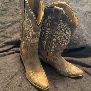 Laredo ladies cowboy boots size 9